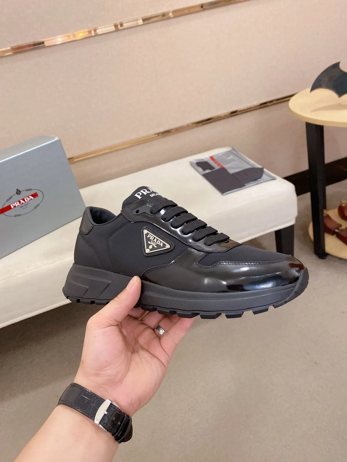 Factory price 540💰 ✔️✔️✔️High version High-quality new PRADA counters are on the market at the same time. The new men's shoes and 😘fabrics are selected from imported first-layer cowhide and are made by pure handcrafts. Lining: Full cowhide lining. 👍🏿 High-end ☄️ air-cushion molded anti-slip rubber outsole, exquisite lines, simple and elegant, comfortable and high-end for leisure travel. Code number: 38 to 44